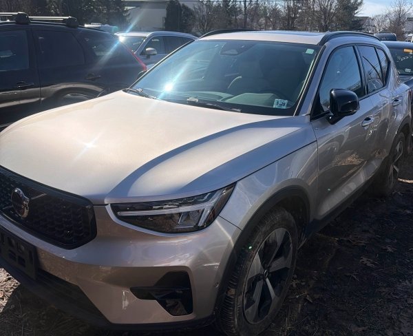 Used 2023 Volvo XC40 B5 Plus w/ Climate Package