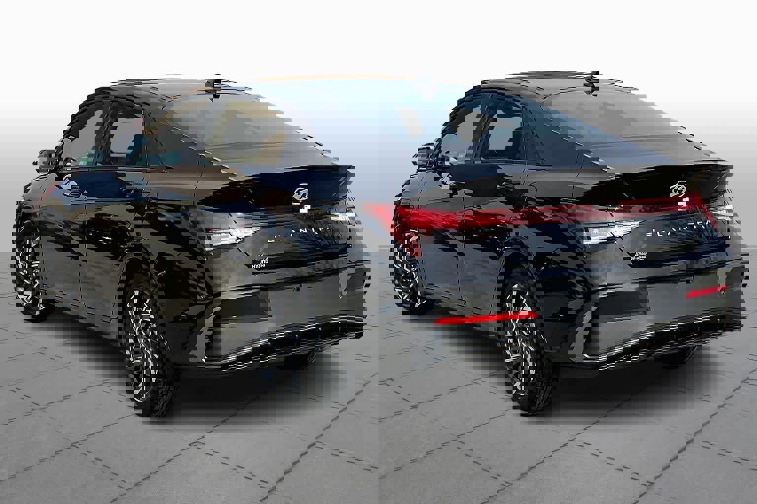 Used 2025 Hyundai Elantra Sport image 12