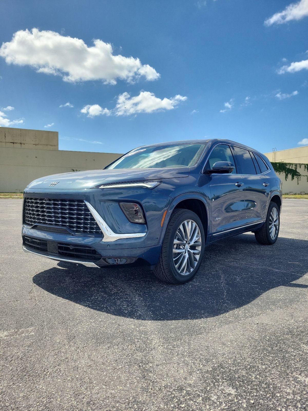 New 2026 Buick Enclave Avenir w/ Super Cruise Package FWD video 2