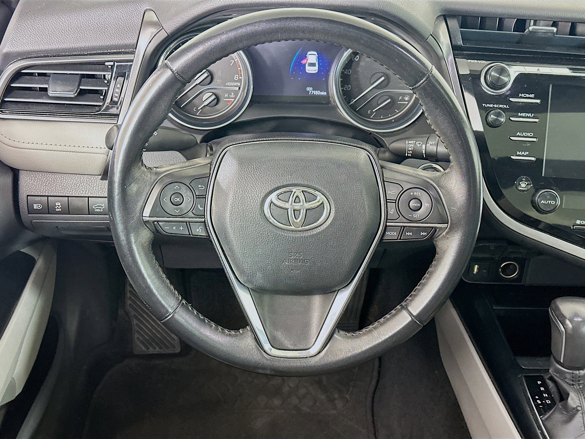Used 2019 Toyota Camry XLE w/ Navigation Package FWD image 18
