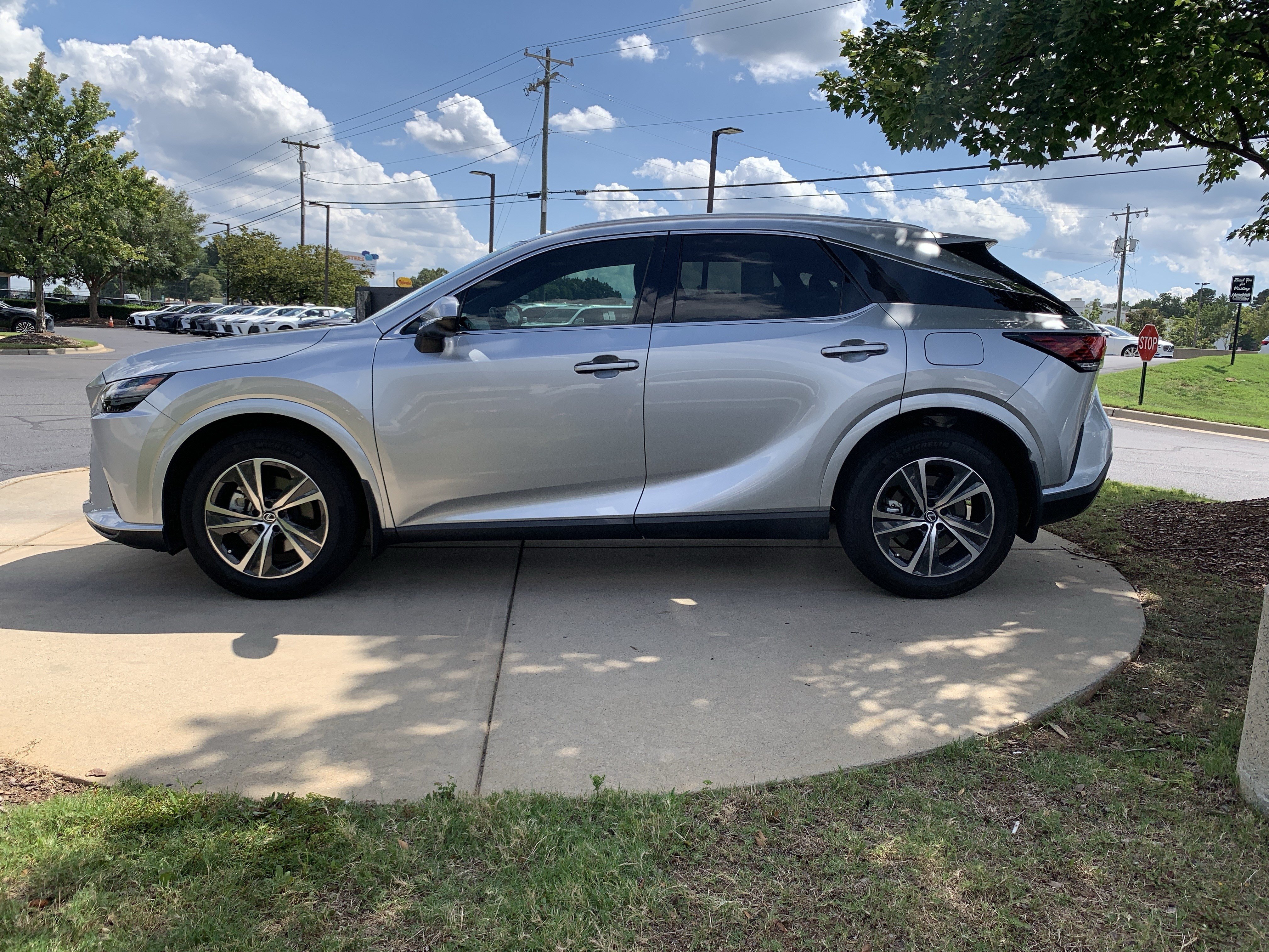Used 2024 Lexus RX 350h w/ Cold Area Package AWD/4WD image 7