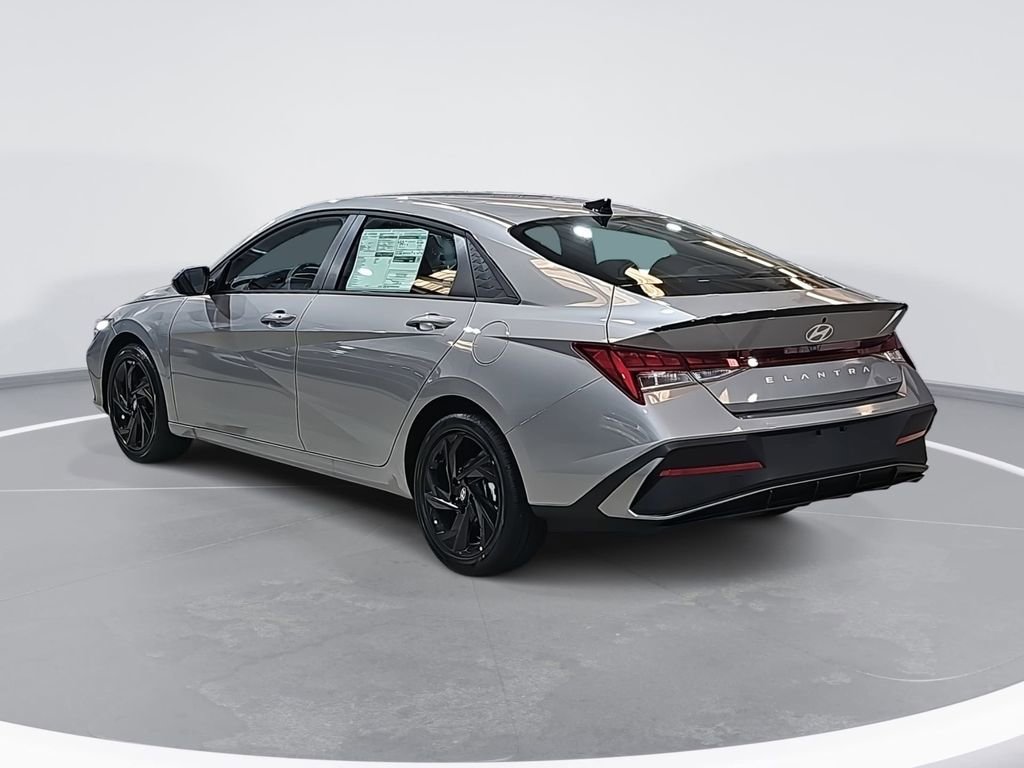 New 2026 Hyundai Elantra Sport image 6