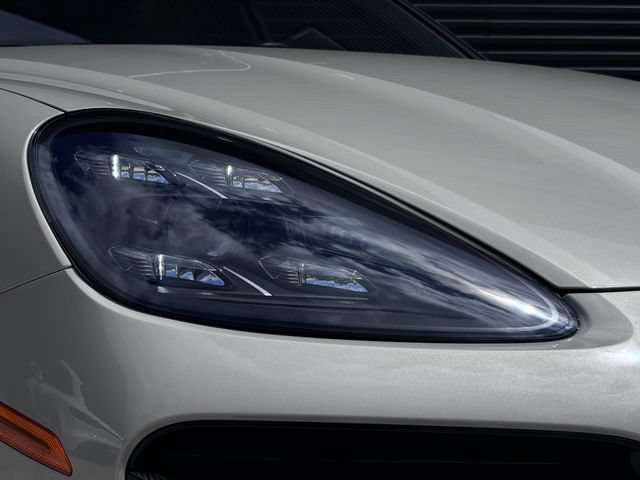 Certified 2022 Porsche Cayenne Turbo S AWD/4WD image 12