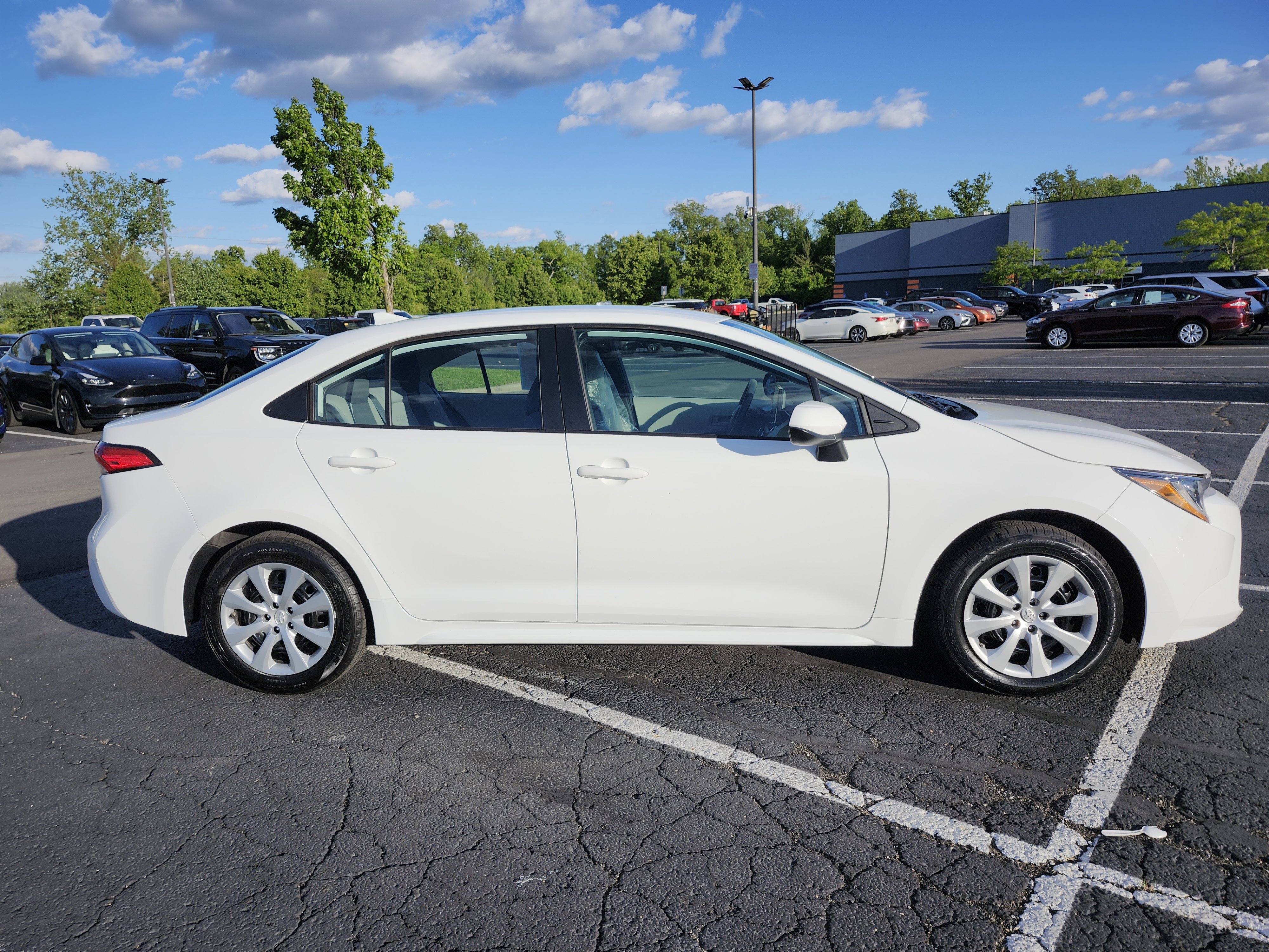Used 2022 Toyota Corolla LE FWD image 15