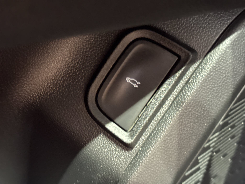 Used 2025 Chevrolet Equinox RS w/ Safety and Technology Package FWD image 36
