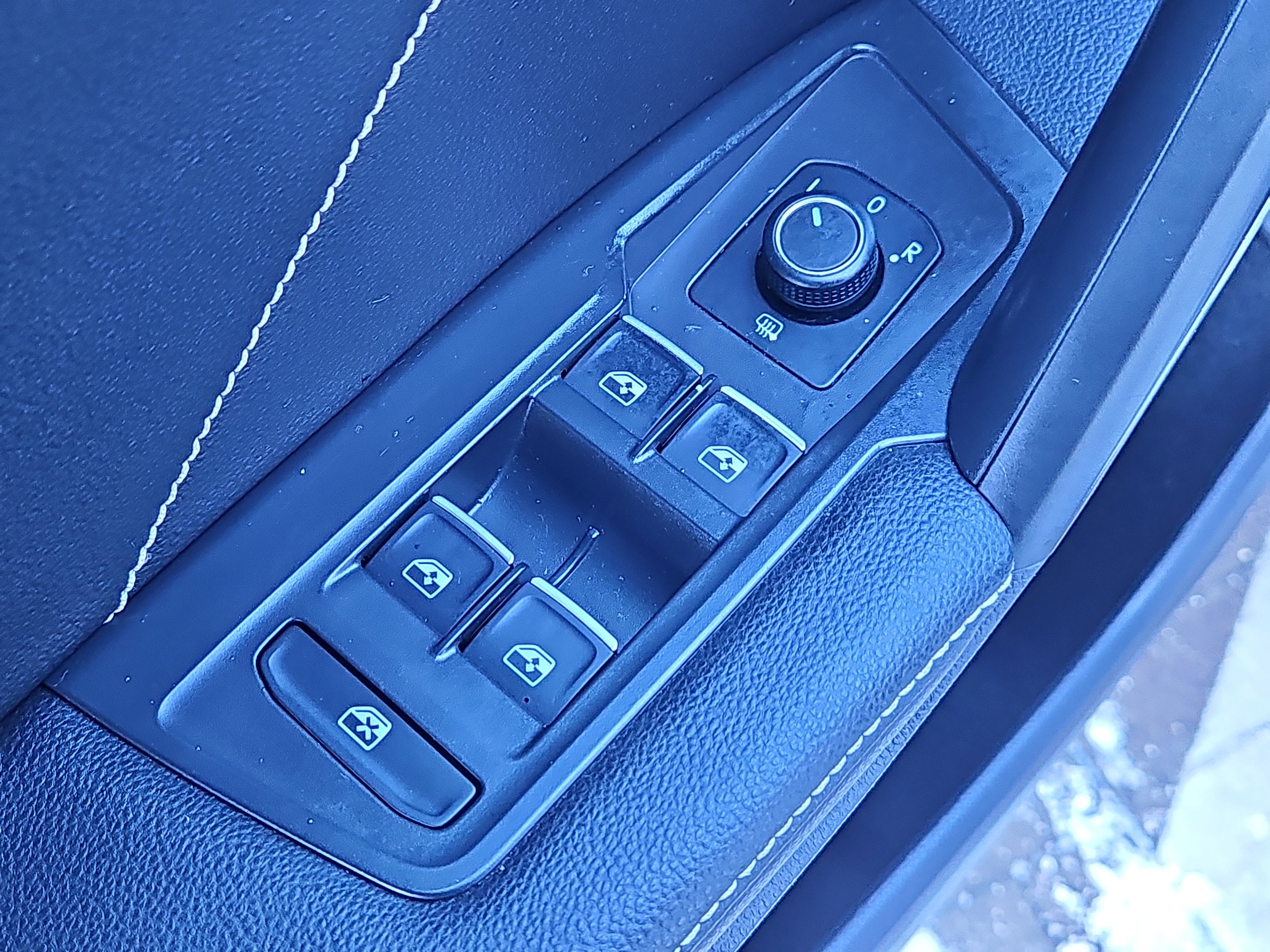 Certified 2022 Volkswagen Tiguan SE w/ Panoramic Sunroof Package image 20