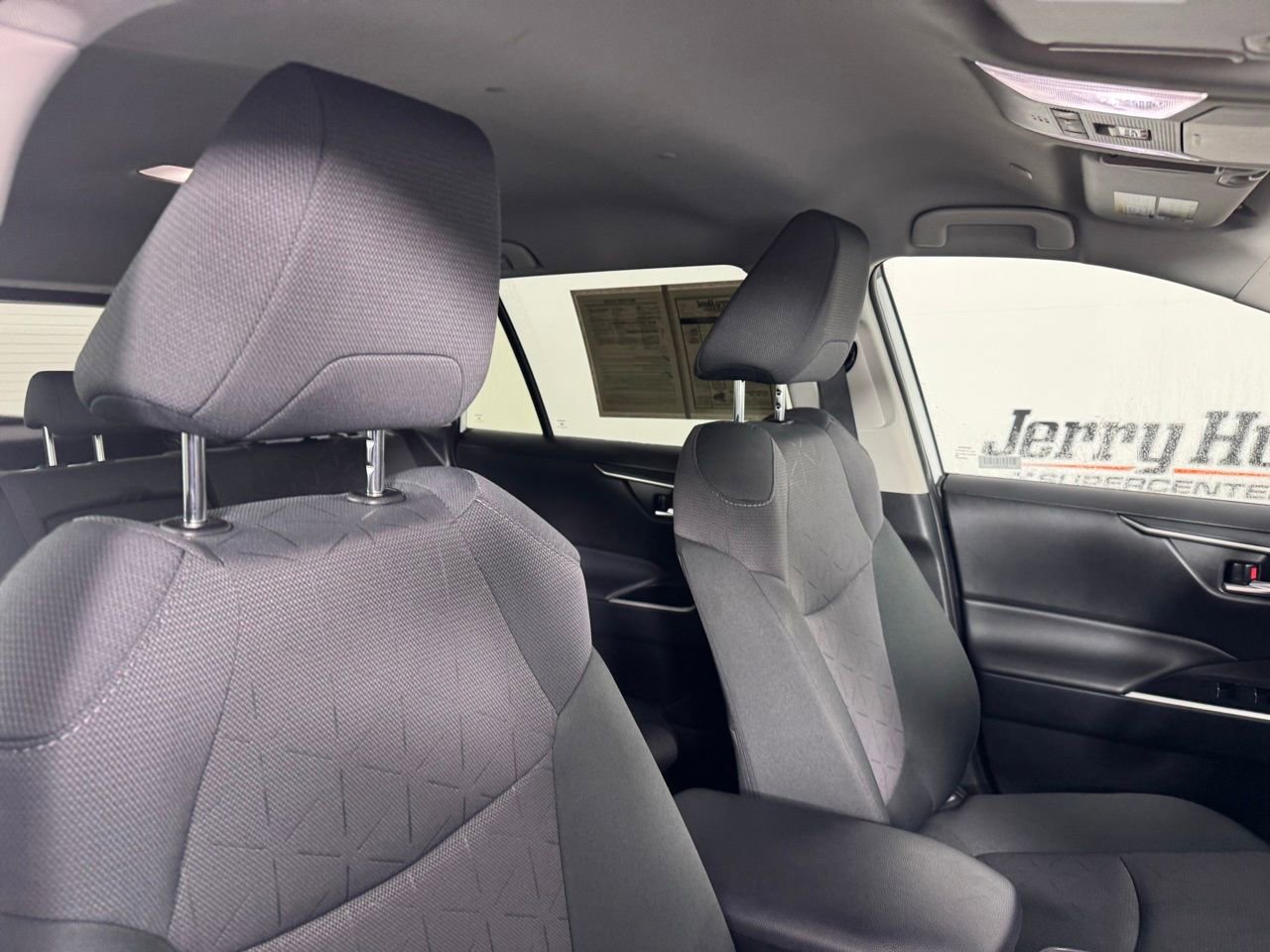 Used 2025 Toyota RAV4 XLE image 31