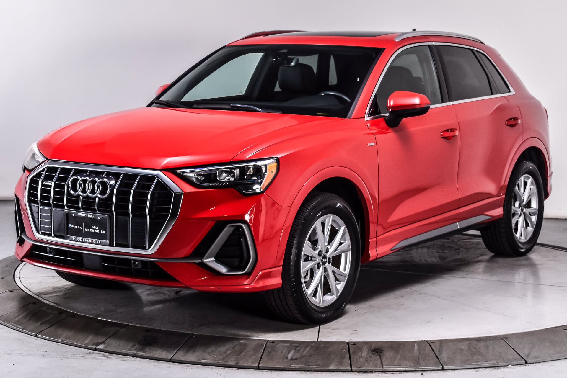 Used 2022 Audi Q3 2.0T Premium AWD/4WD image 2