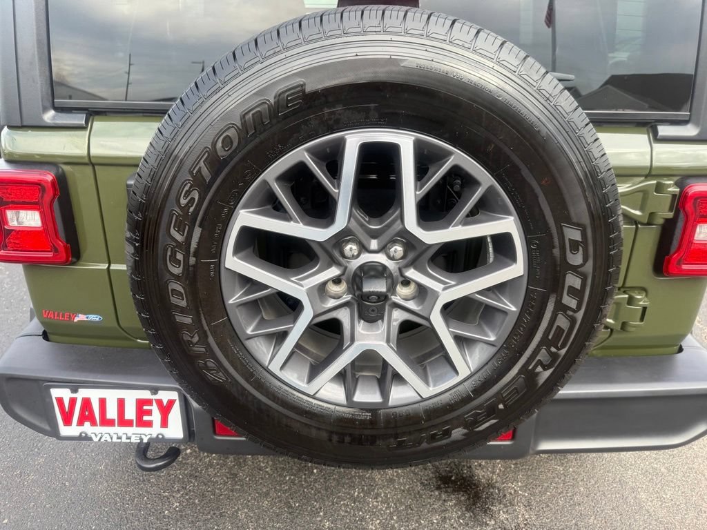 Used 2024 Jeep Wrangler Unlimited Sahara AWD/4WD image 47