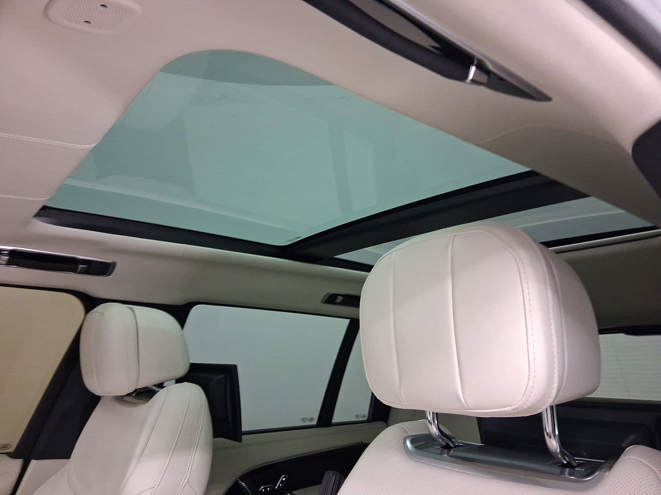 Certified 2023 Land Rover Range Rover Long Wheelbase Autobiography image 13