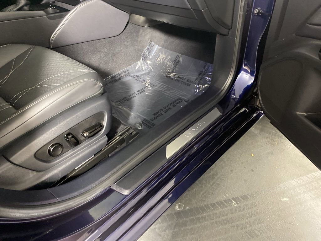 Certified 2025 Lexus ES 300h Ultra Luxury image 33