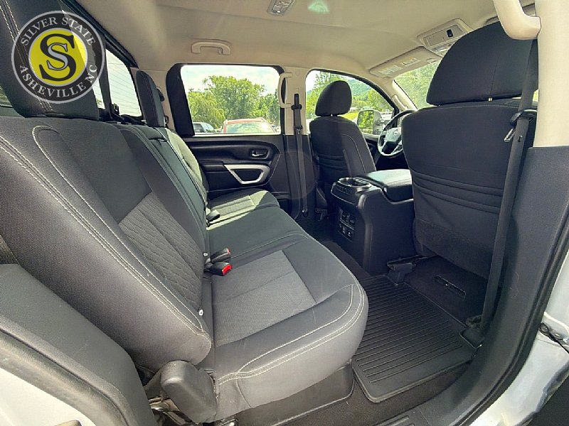 Used 2019 Nissan Titan SV w/ SV Convenience Package AWD/4WD image 18