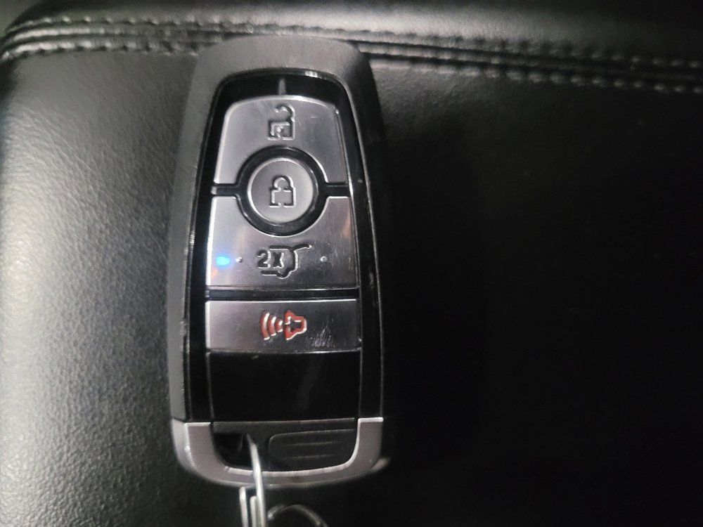 Used 2022 Ford Explorer XLT image 32