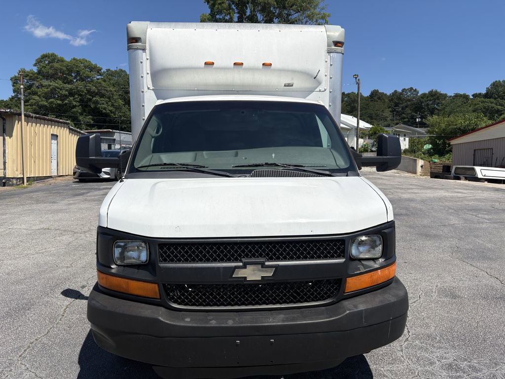 Used 2013 Chevrolet Express 4500 Extended RWD image 11