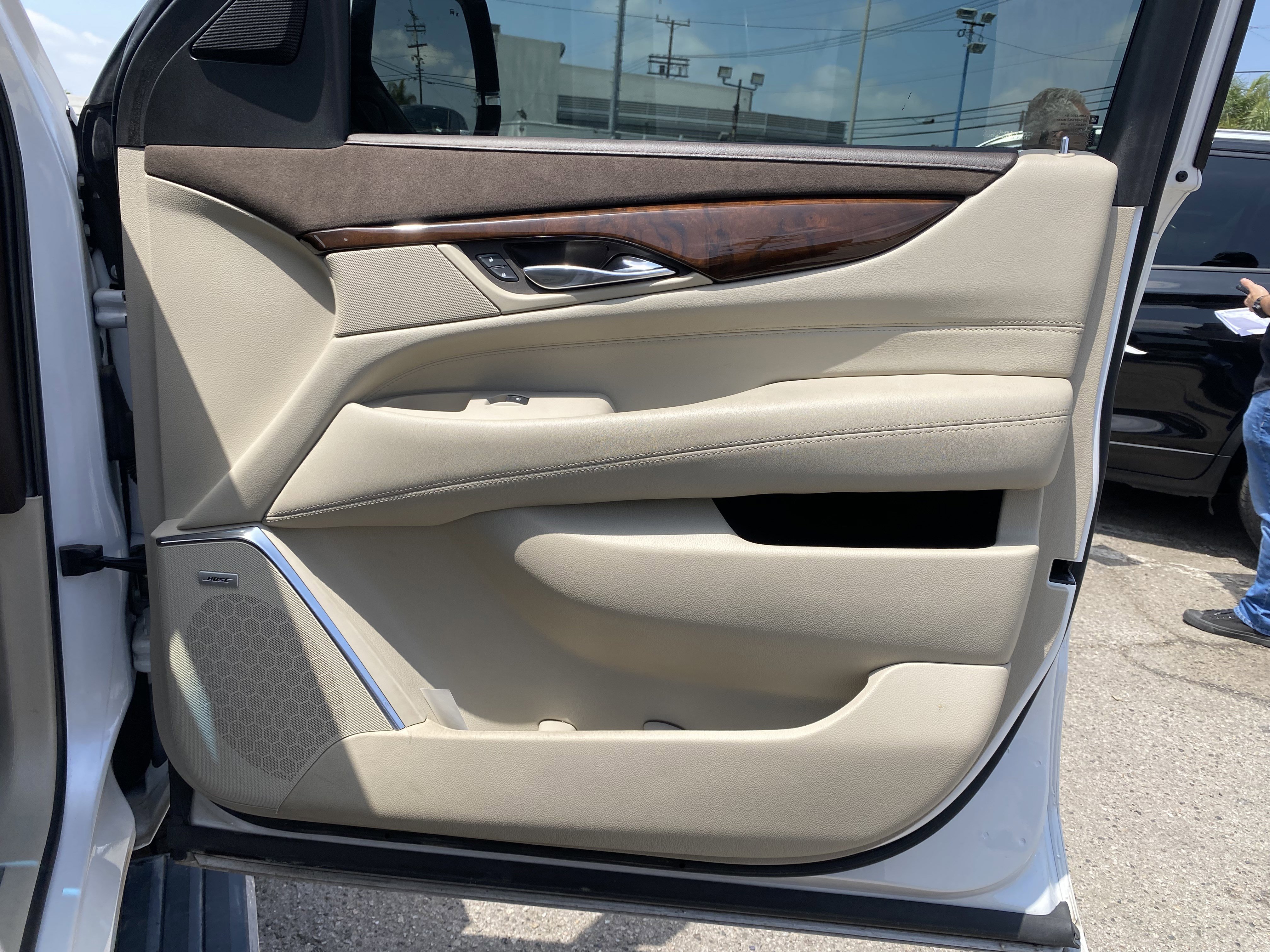Used 2017 Cadillac Escalade ESV Premium Luxury RWD image 29