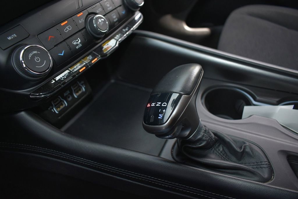 Used 2022 Dodge Durango SXT w/ Anodized Platinum Package AWD/4WD image 20