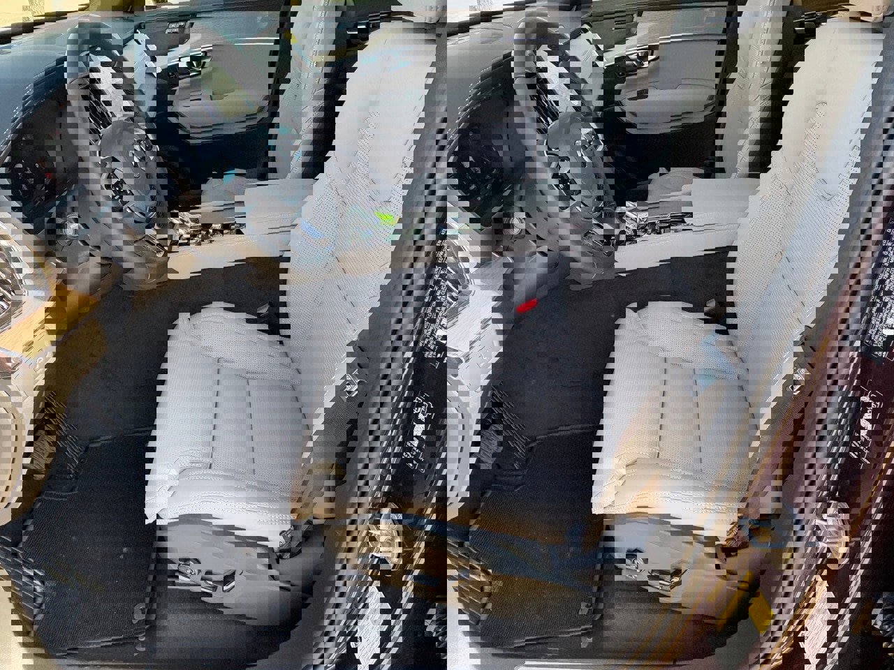 New 2026 Volvo XC90 B6 Ultra w/ Protection Package Premier image 18