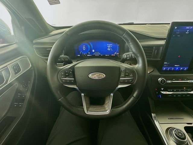 Used 2020 Ford Explorer Platinum w/ Premium Technology Package image 11