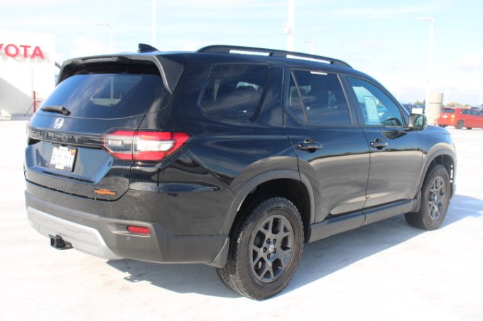 Used 2024 Honda Pilot TrailSport image 3