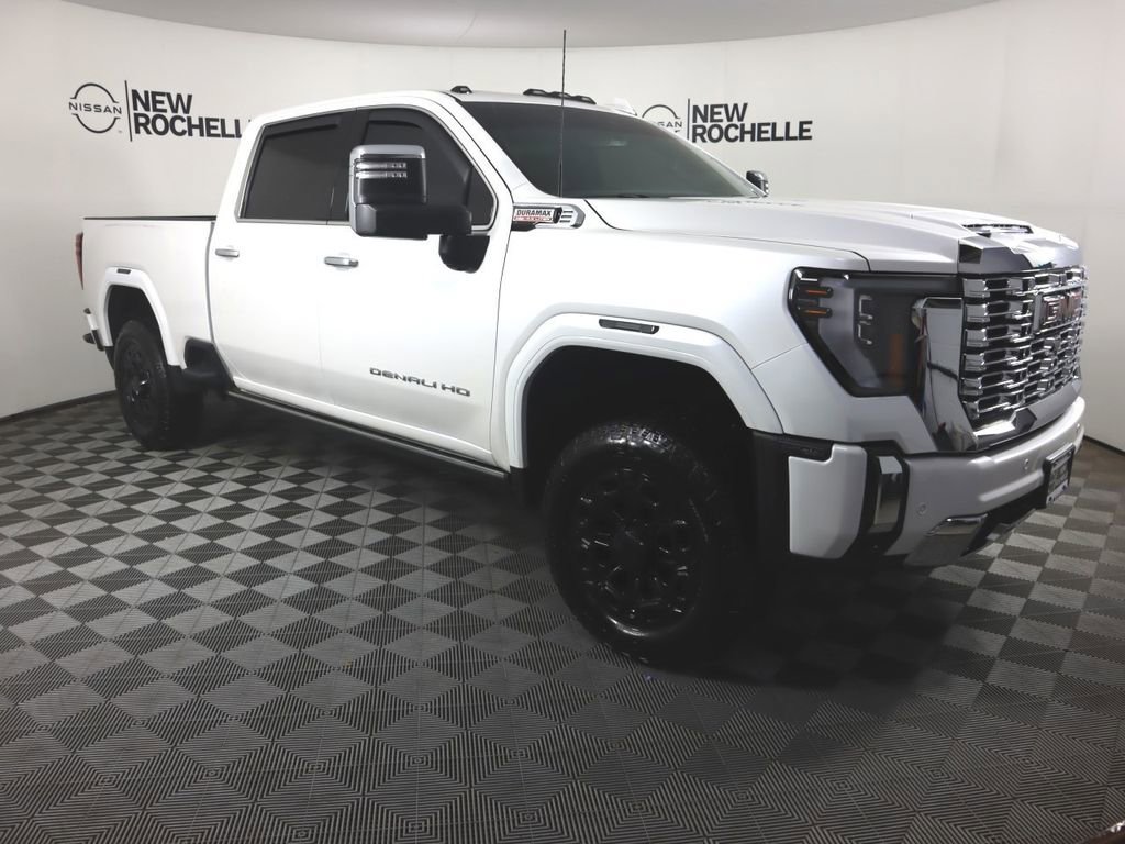 Used 2025 GMC Sierra 3500 Denali image 4