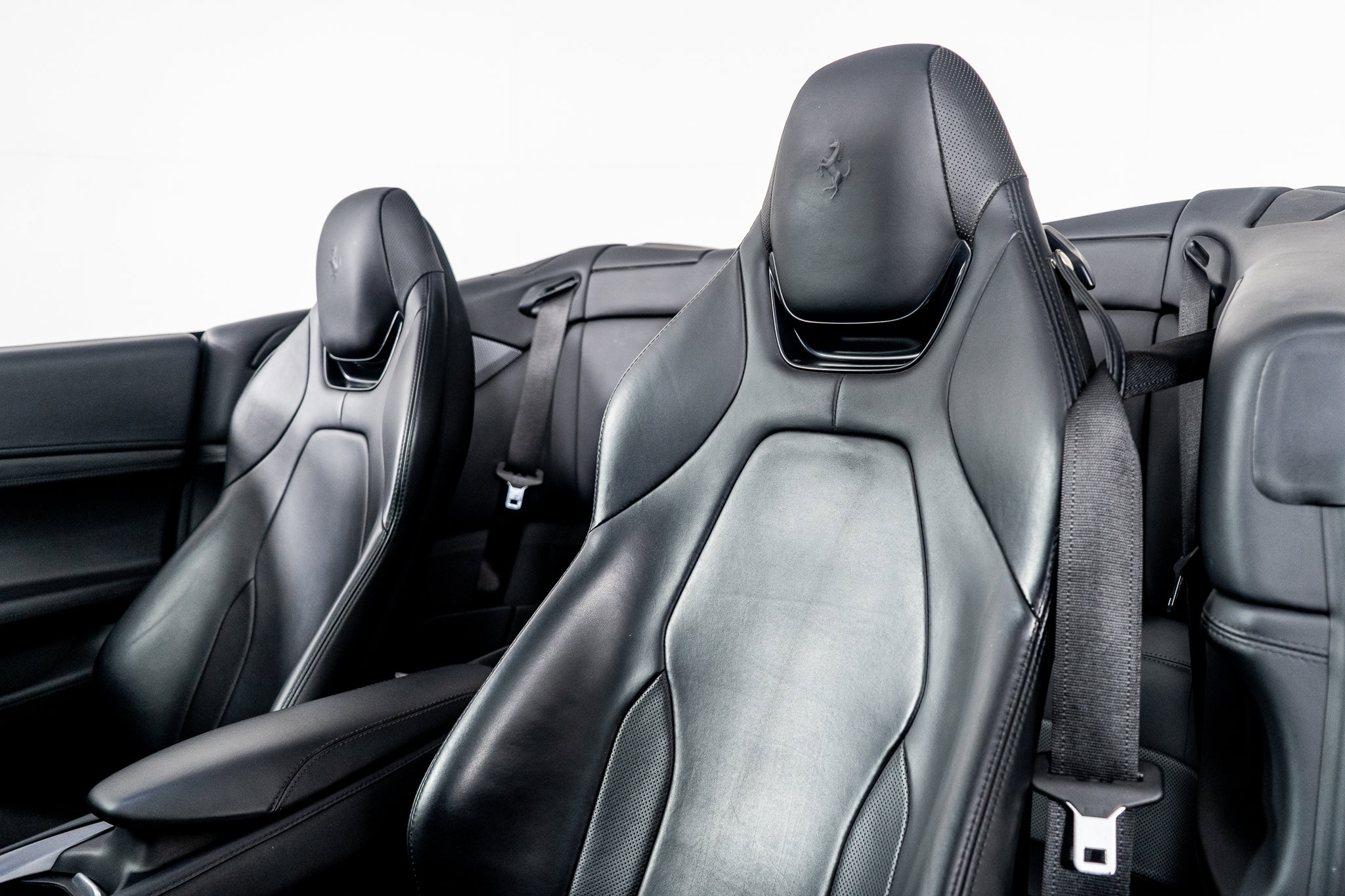 Used 2019 Ferrari Portofino image 3