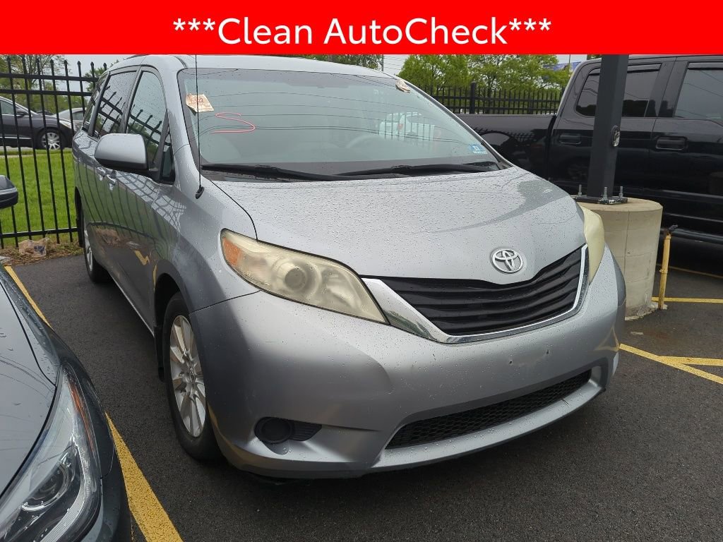 Used 2012 Toyota Sienna LE w/ Towing Pkg AWD/4WD image 3