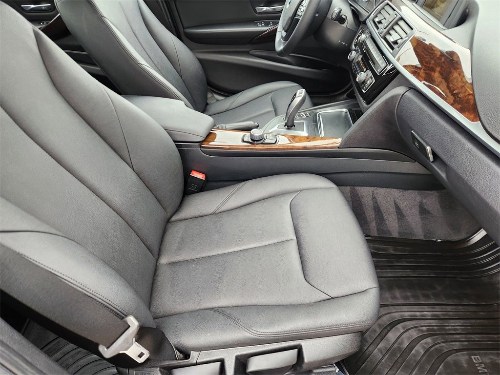 Used 2016 BMW 320i Sedan image 14