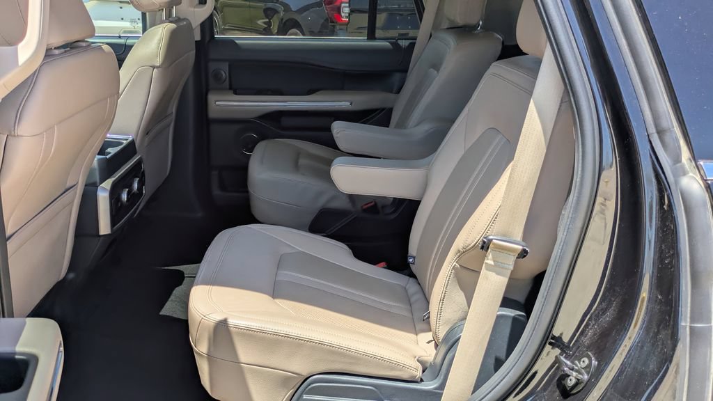 Used 2024 Ford Expedition Limited RWD image 11