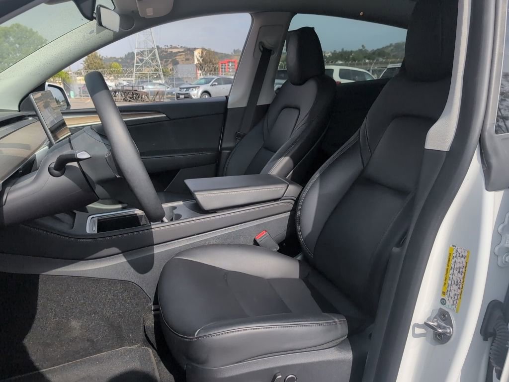 Used 2024 Tesla Model Y 2WD image 3