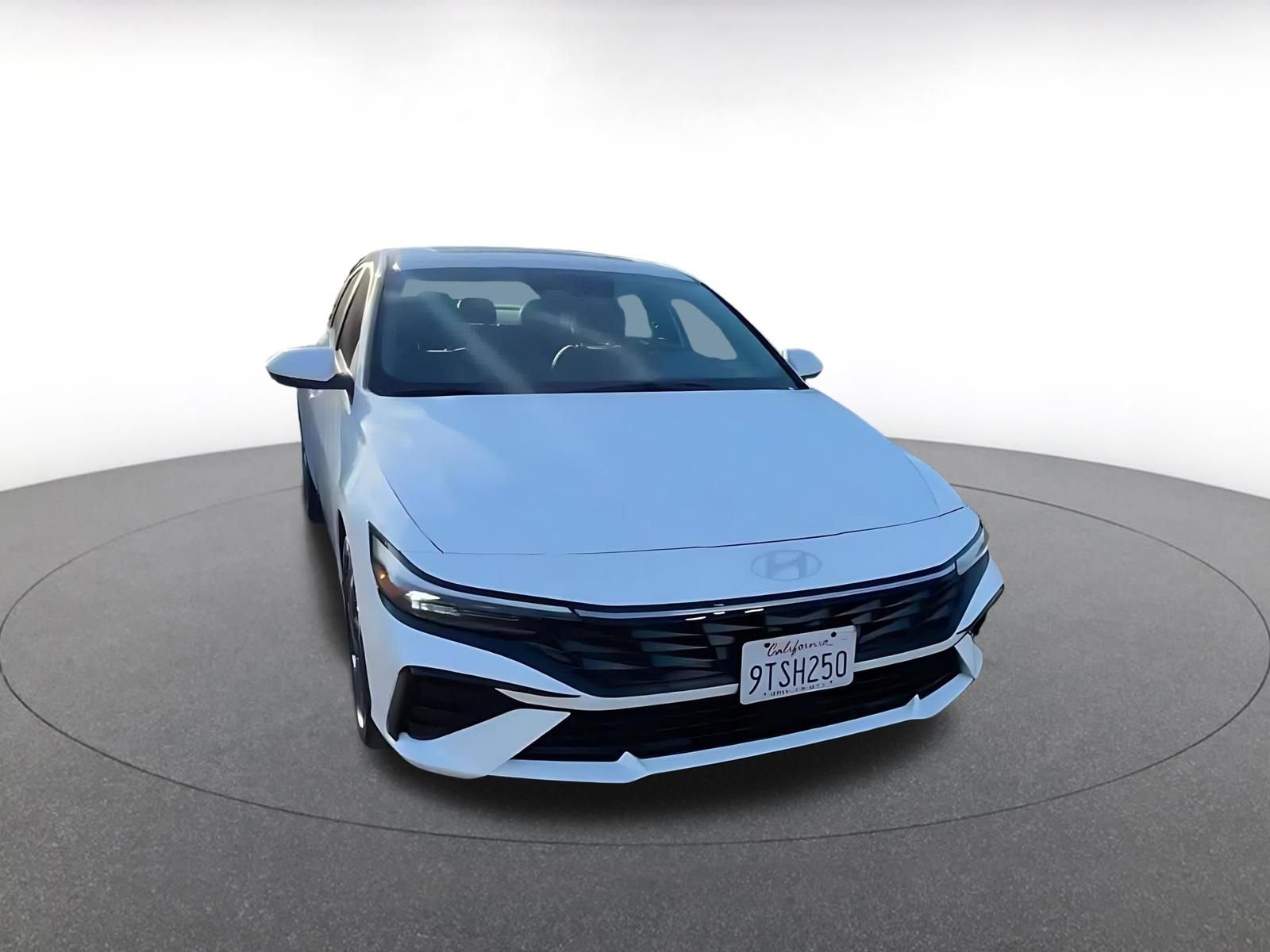 Used 2025 Hyundai Elantra SEL FWD image 3
