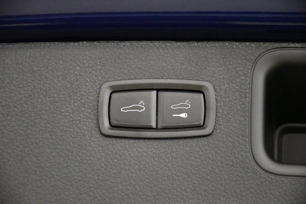 Certified 2025 Porsche Macan image 59