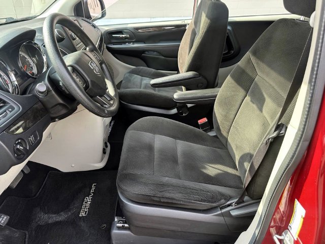 Used 2016 Dodge Grand Caravan American Value Package FWD image 16