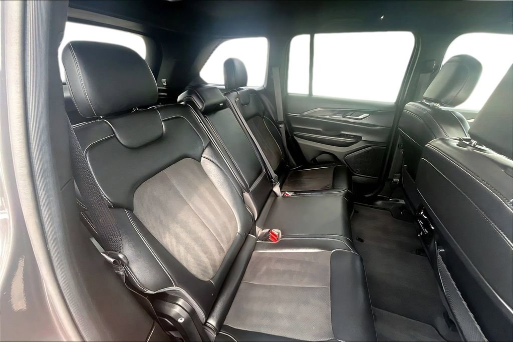 Used 2023 Jeep Grand Cherokee Altitude image 26