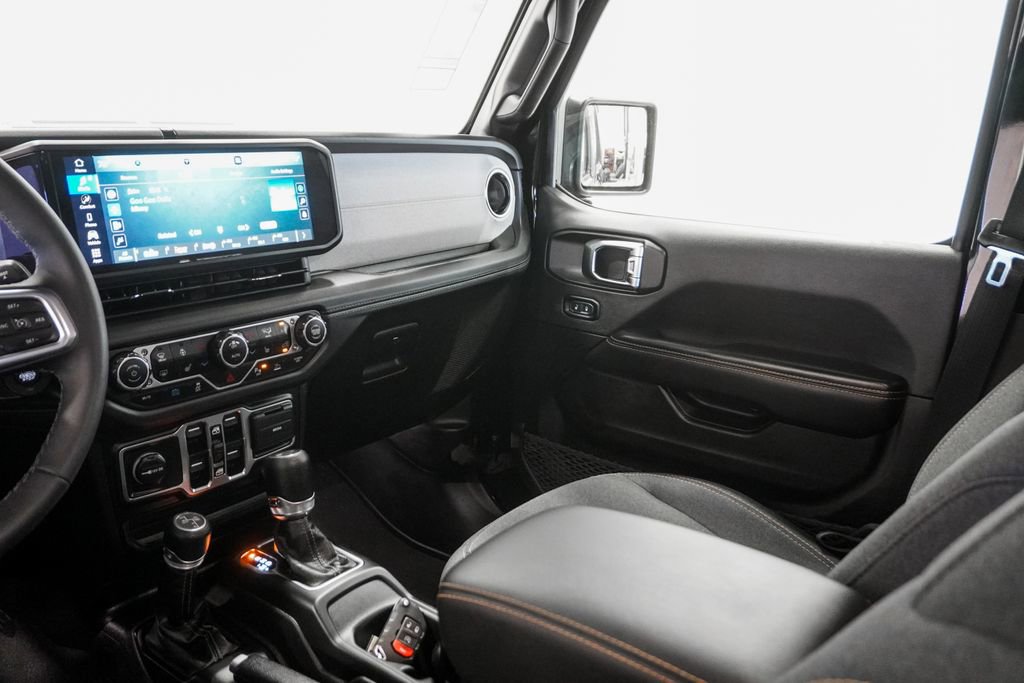 Certified 2025 Jeep Wrangler Unlimited Sahara w/ Safety Group image 18