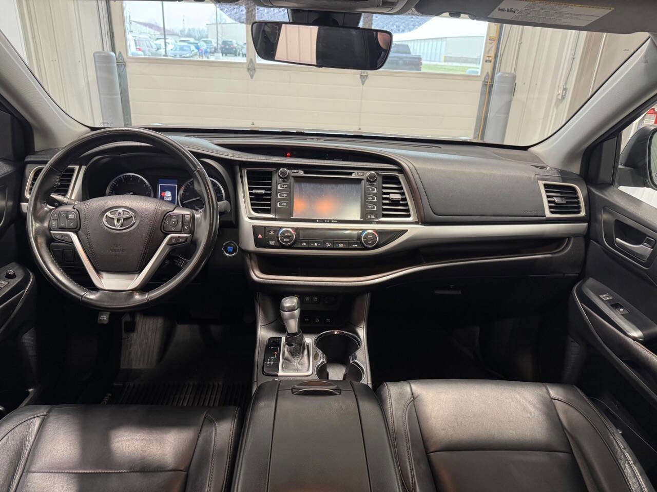 Used 2017 Toyota Highlander XLE image 26