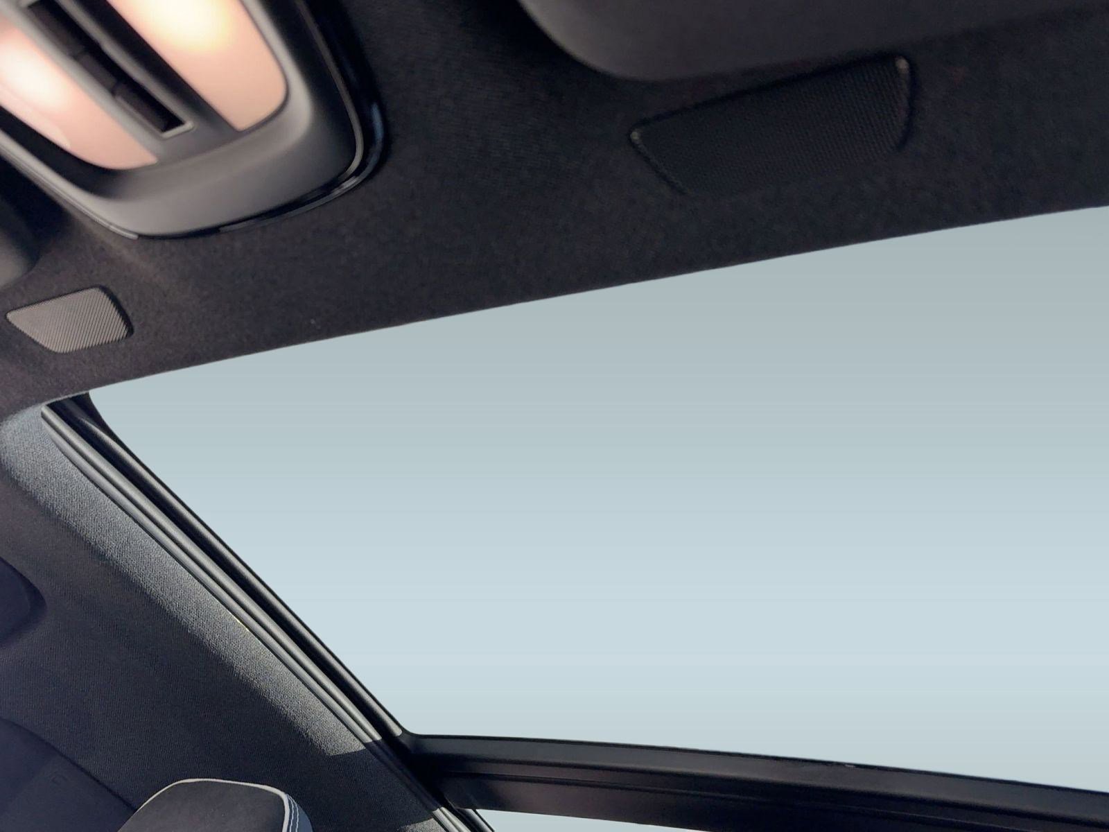 Certified 2023 Volvo XC40 Recharge Ultimate image 15