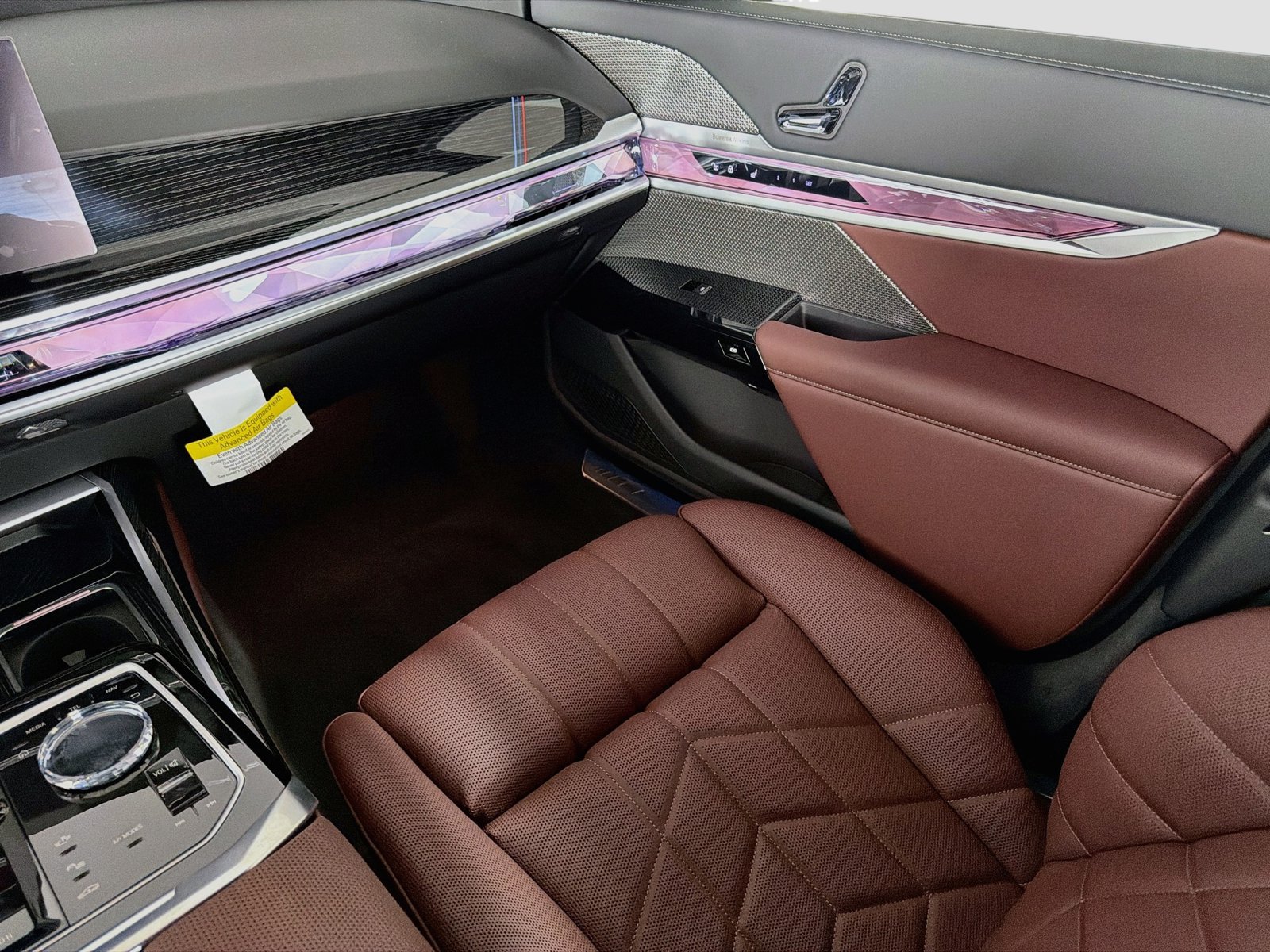 New 2026 BMW 750e xDrive w/ Premium Package AWD/4WD image 25