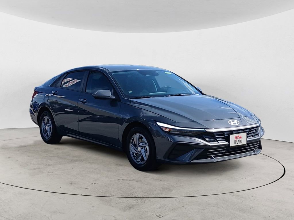 Used 2025 Hyundai Elantra SE FWD image 7