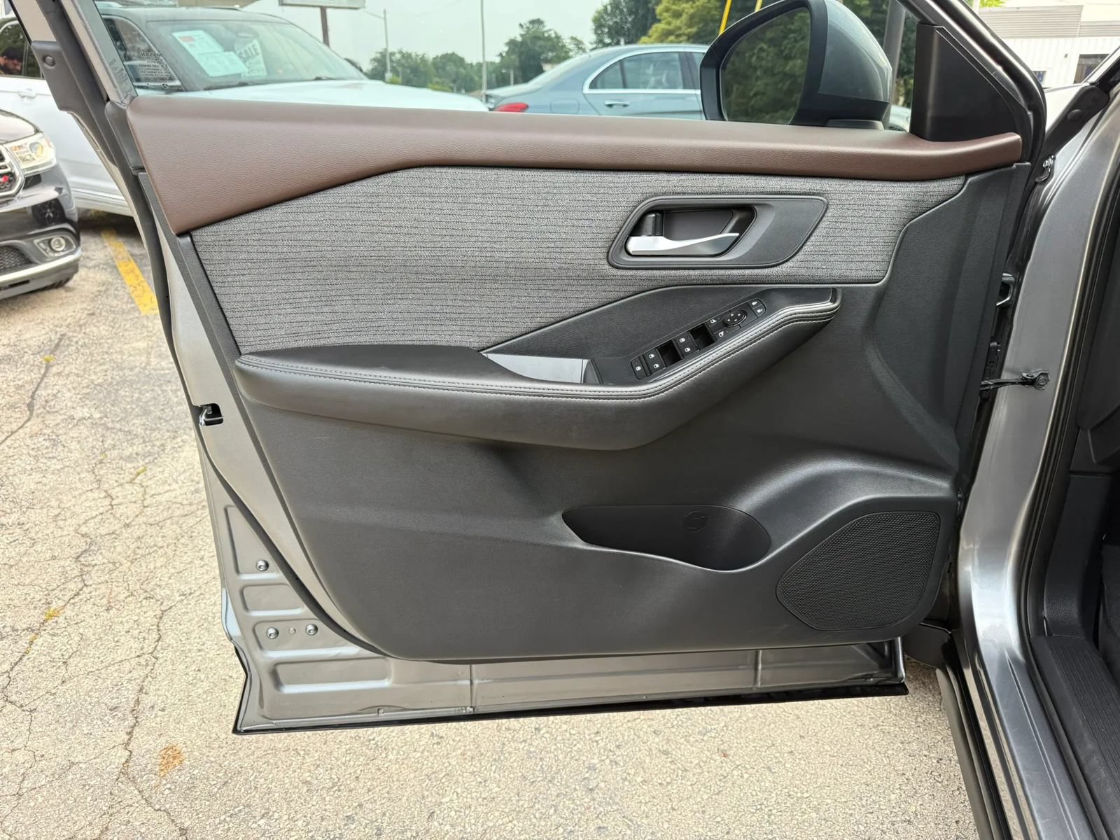 Used 2021 Nissan Rogue SV AWD/4WD image 9