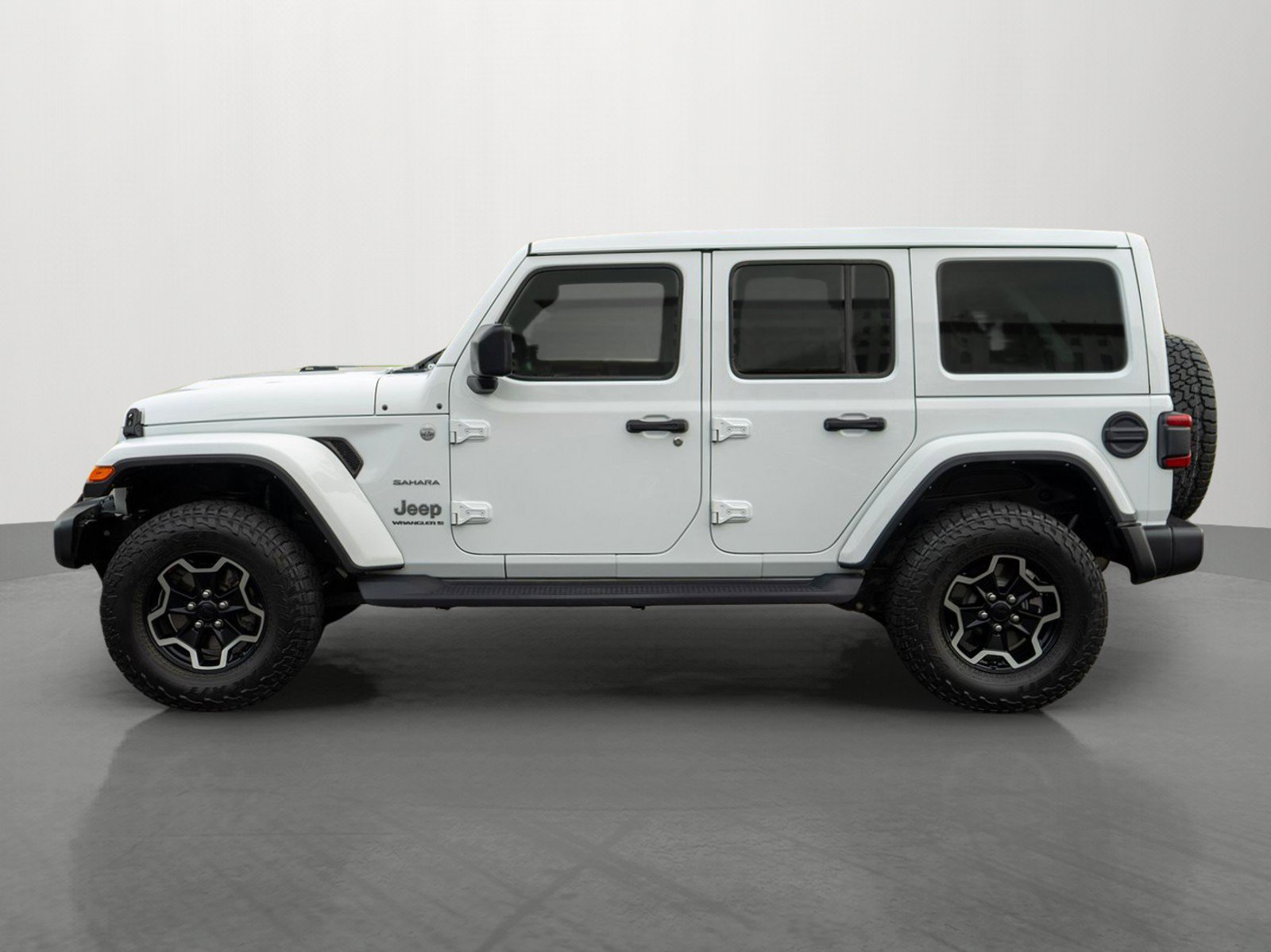 Used 2023 Jeep Wrangler Unlimited Sahara w/ Safety Group AWD/4WD image 4