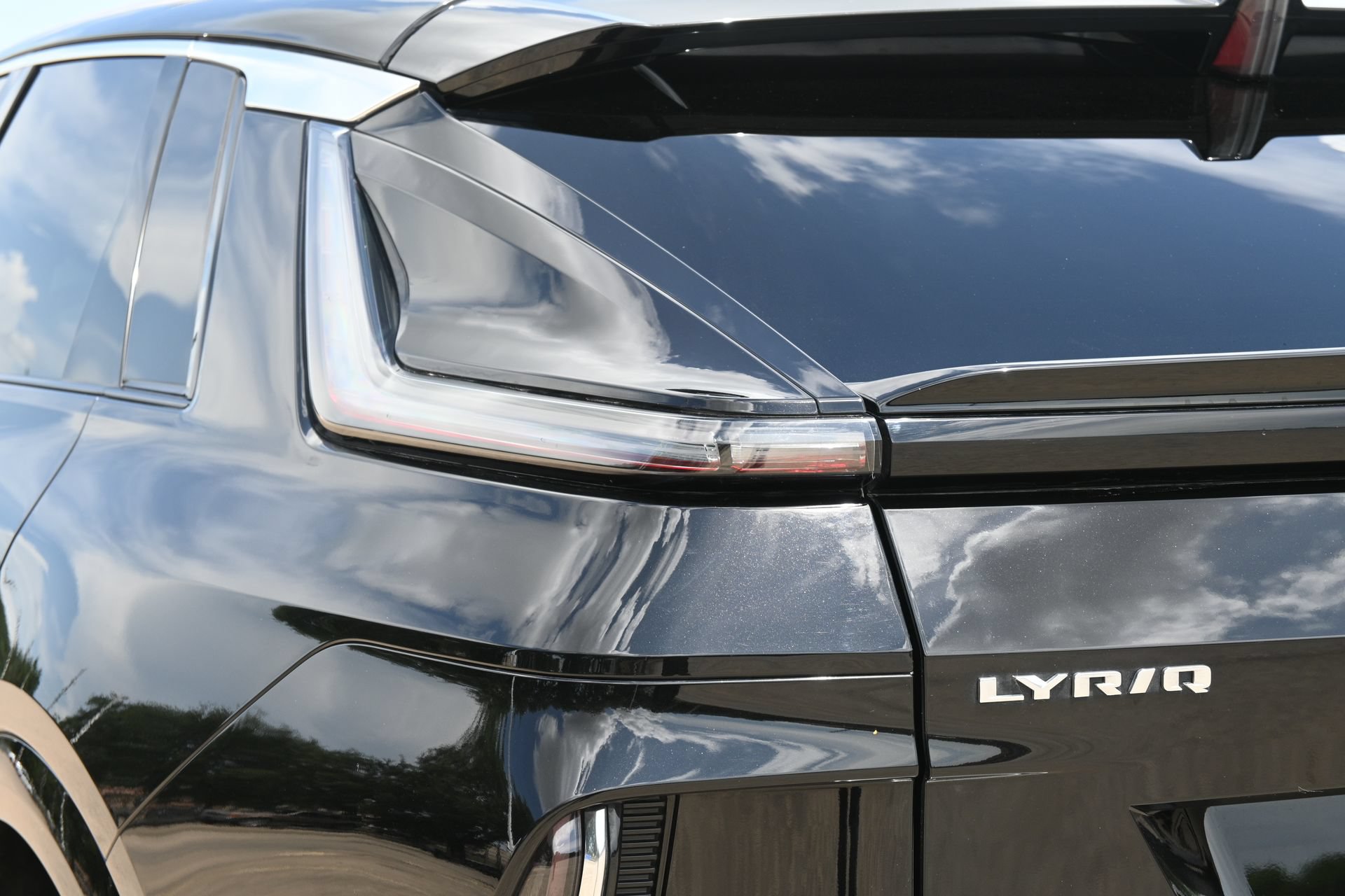 Certified 2024 Cadillac Lyriq Tech AWD/4WD image 17