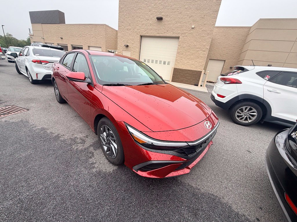 Certified 2024 Hyundai Elantra Blue FWD image 7