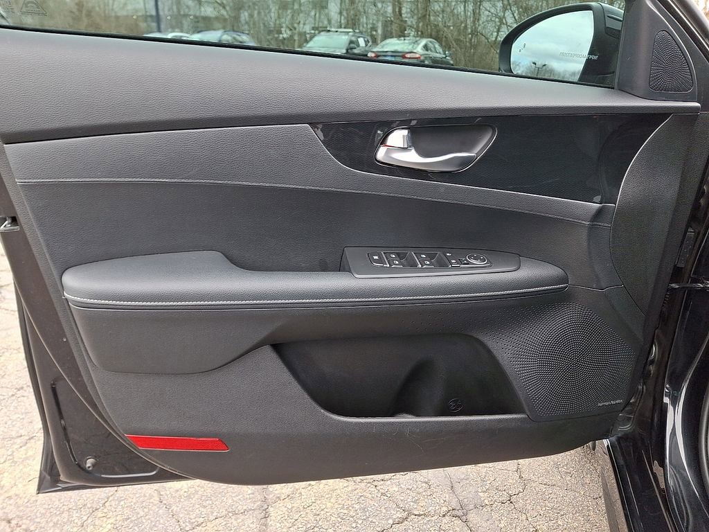 Used 2023 Kia Forte GT-Line w/ GT-Line Premium Package image 12