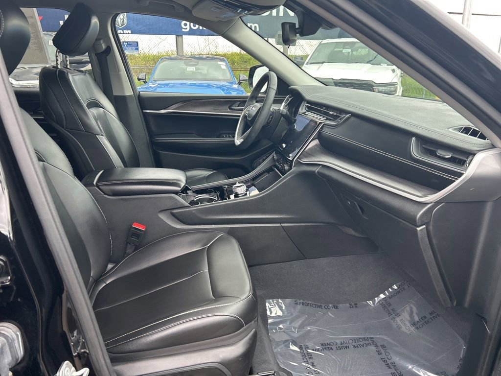 Used 2023 Jeep Grand Cherokee L Limited AWD/4WD image 18