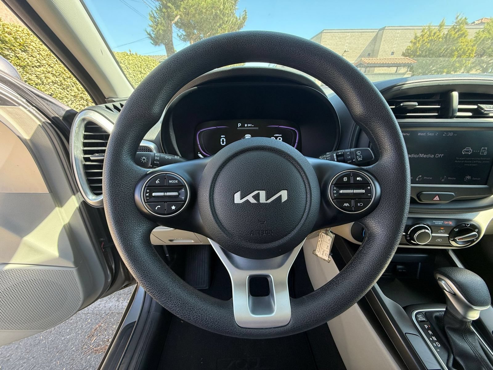 Used 2025 Kia Soul LX w/ LX Technology Package FWD image 24