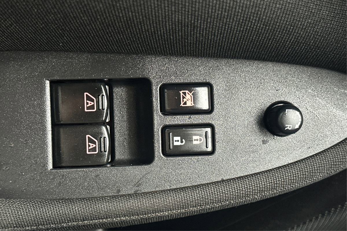 Used 2015 Nissan 370Z Coupe image 29