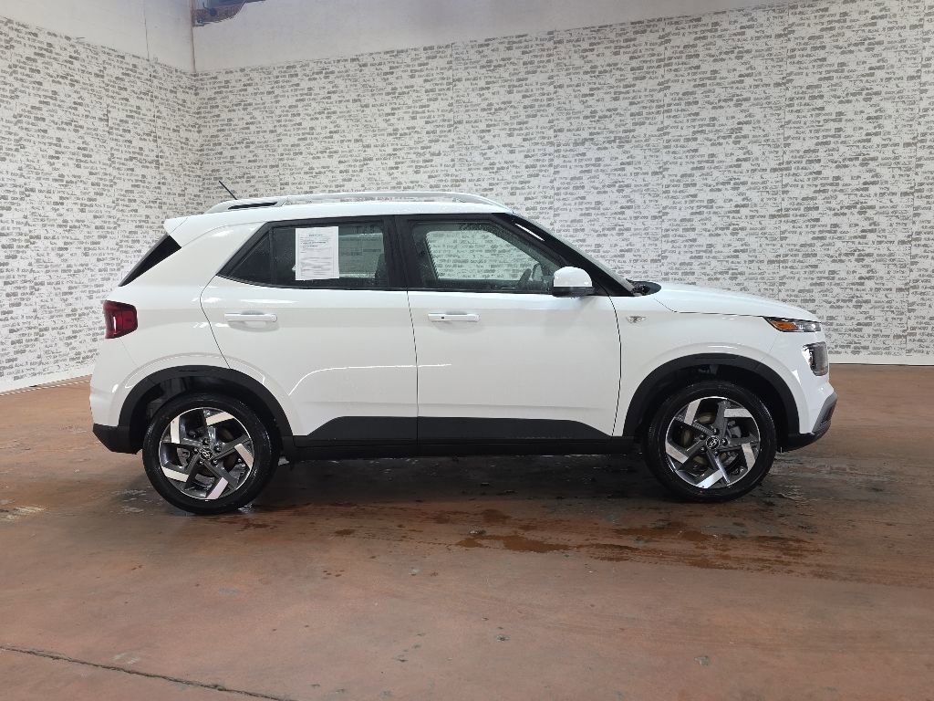 Used 2026 Hyundai Venue SEL FWD image 6