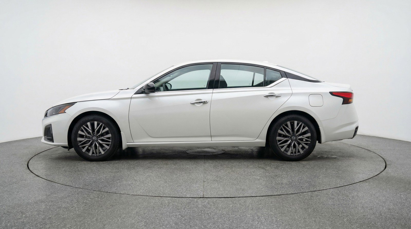 Used 2025 Nissan Altima 2.5 SV image 5