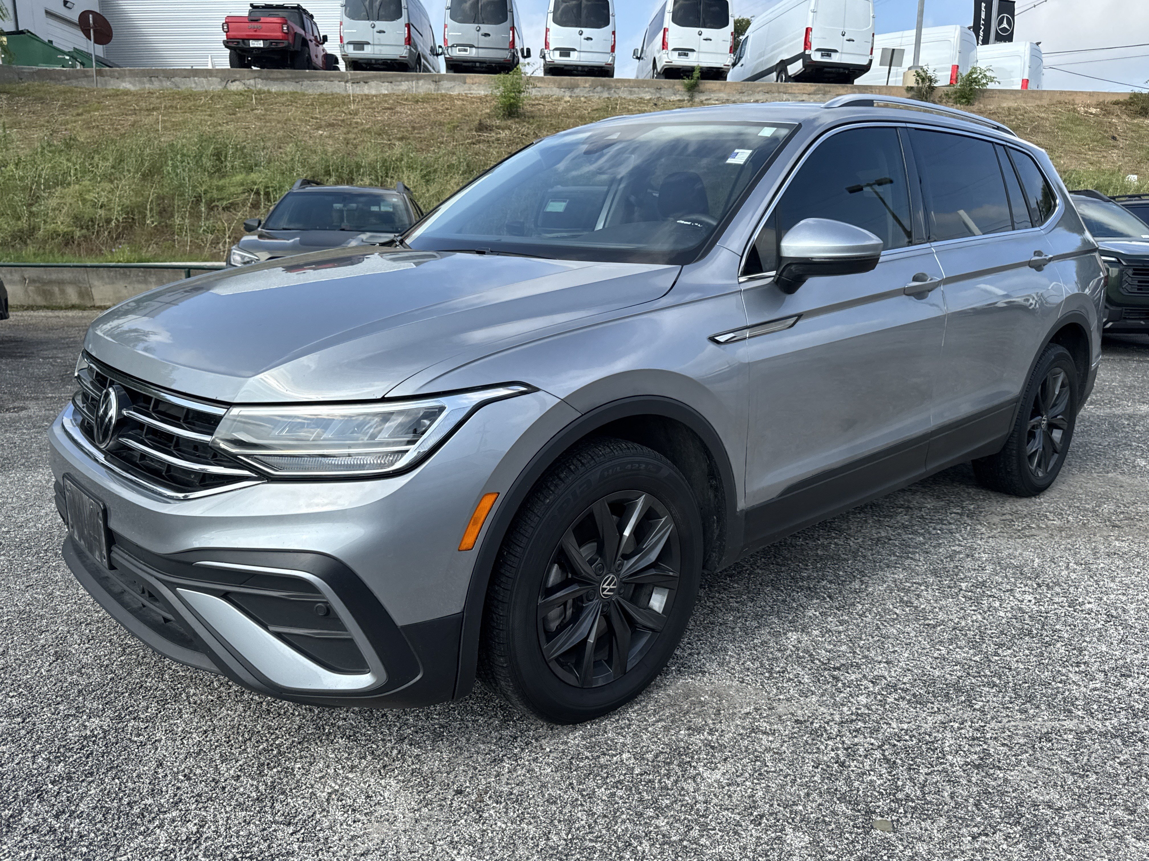 Used 2024 Volkswagen Tiguan SE FWD image 7