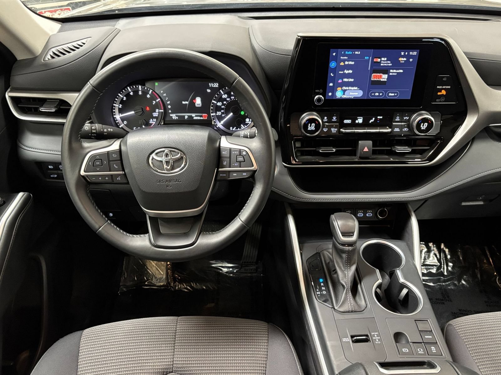 Used 2025 Toyota Highlander LE FWD image 36
